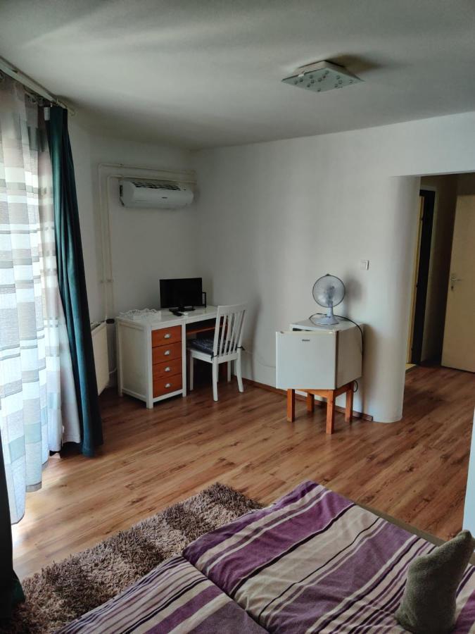 Villa Italia Guest House Шиофок Экстерьер фото