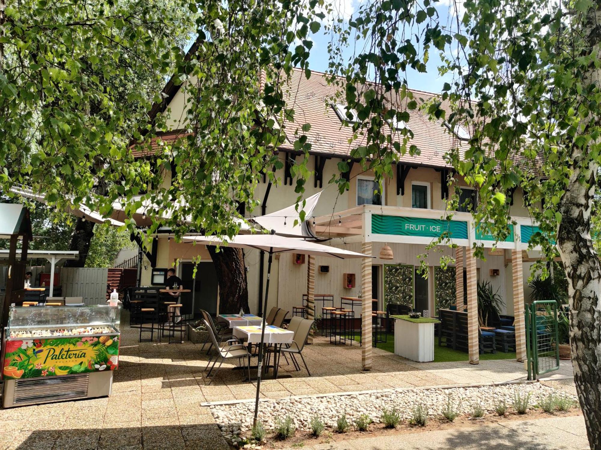 Villa Italia Guest House Шиофок Экстерьер фото
